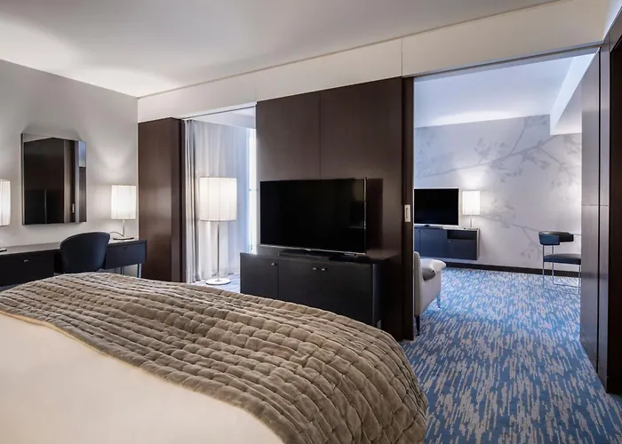 Renaissance Arc De Triomphe Hotel