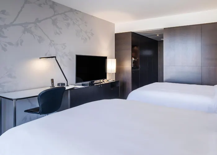 Hotel Renaissance Arc De Triomphe