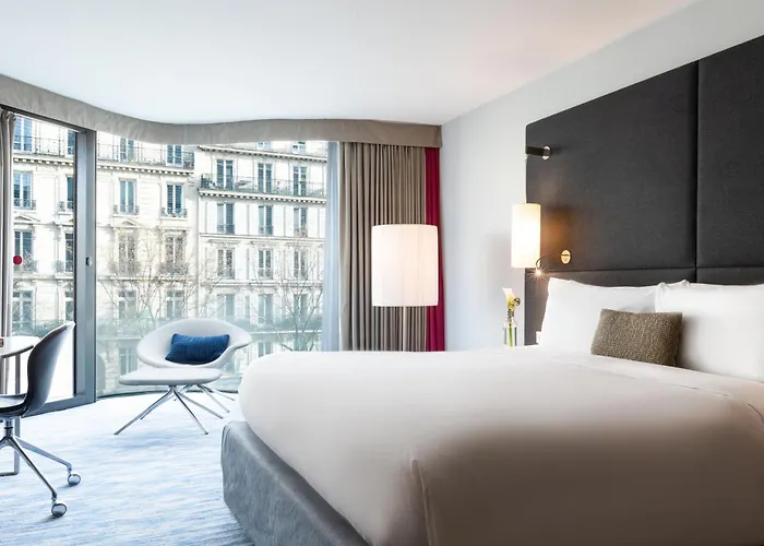 Renaissance Arc De Triomphe Hotel