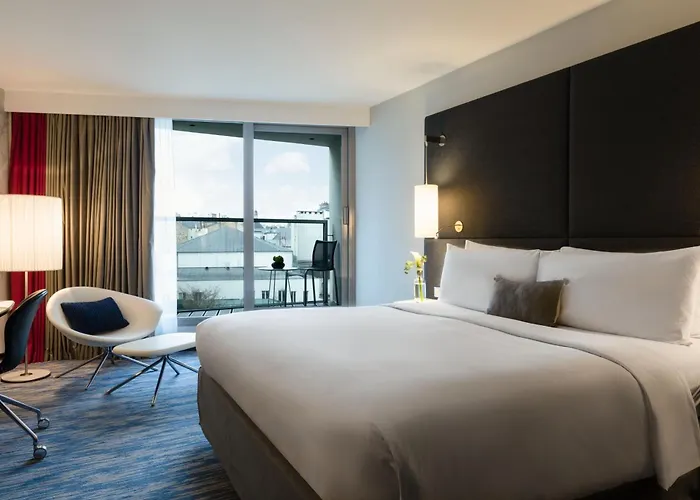 Hotel Renaissance Arc De Triomphe 5*