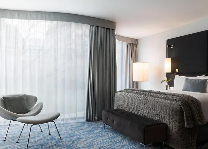 Renaissance Arc De Triomphe