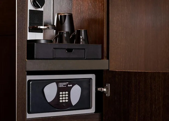 Renaissance Arc De Triomphe Hotel