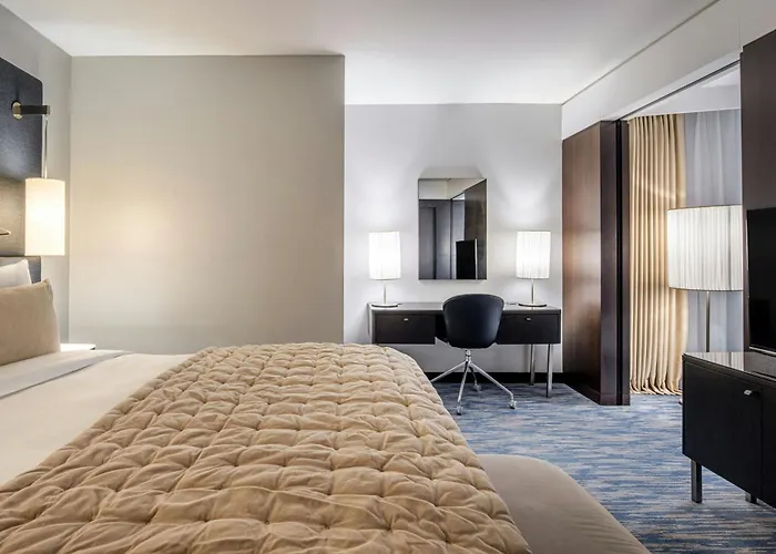 Renaissance Arc De Triomphe Hotel Paris