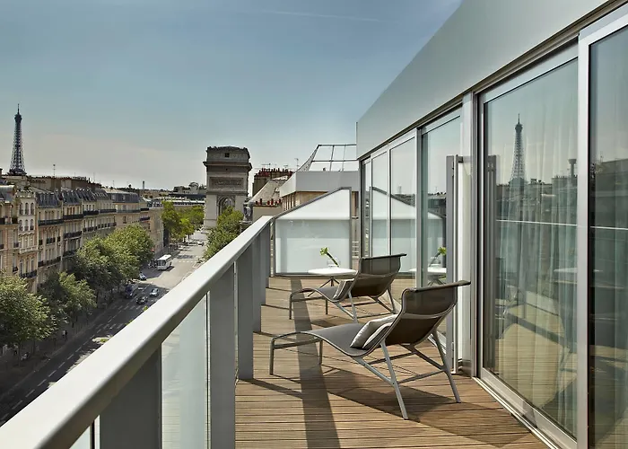 Renaissance Arc De Triomphe 5*