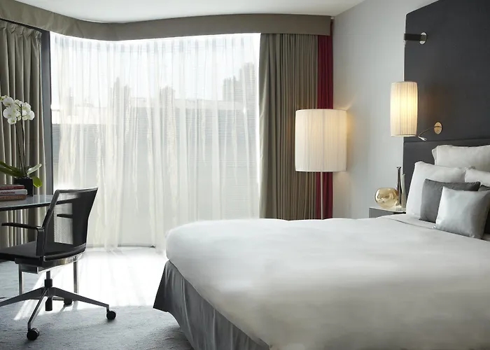 Renaissance Arc De Triomphe