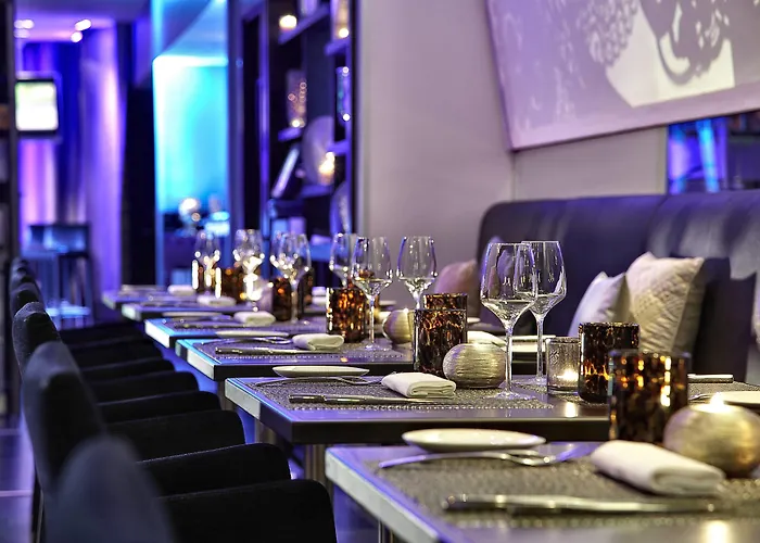 Renaissance Arc De Triomphe