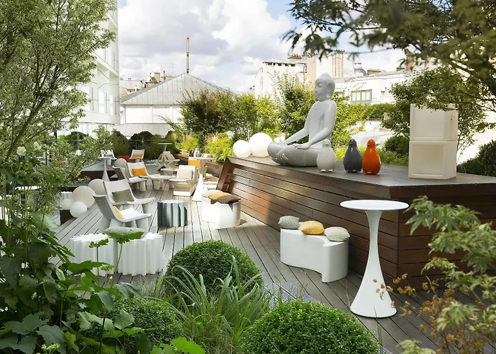 Renaissance Arc De Triomphe Hotel 5*