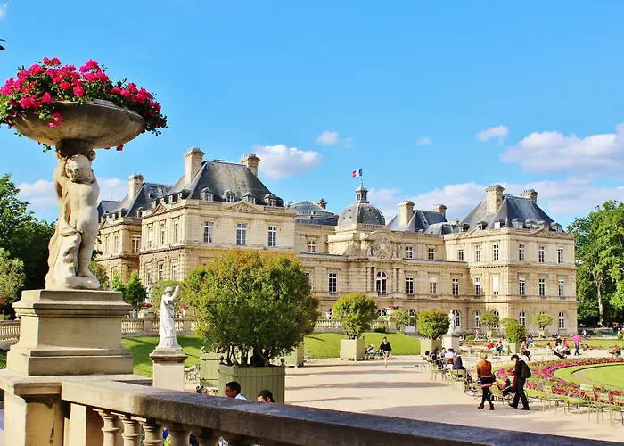 Renaissance Arc De Triomphe 5*