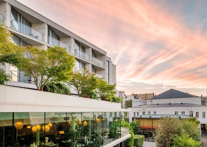 Renaissance Arc De Triomphe Hotel 5*