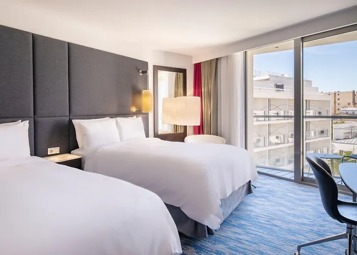 Renaissance Arc De Triomphe Hotel 5*