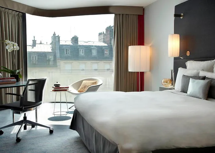 Renaissance Arc De Triomphe Париж