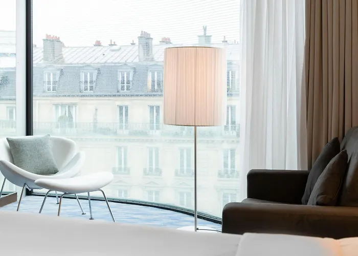 Renaissance Arc De Triomphe 5*