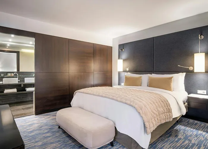 Renaissance Arc De Triomphe