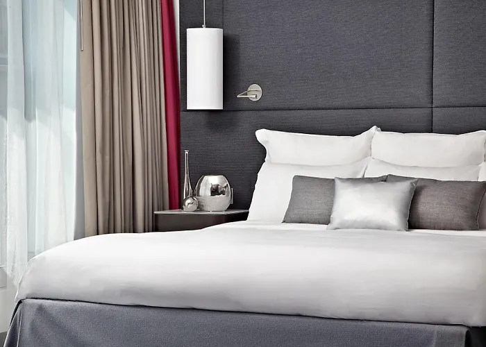 Renaissance Arc De Triomphe Отель