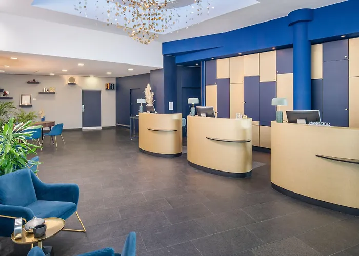 Отель Renaissance Arc De Triomphe